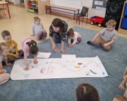 dzieci podczas zajęć o zdrowiu