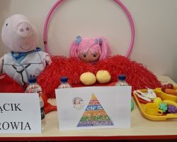 dzieci podczas zajęć o zdrowiu