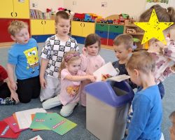 dzieci podczas zajęć o zdrowiu