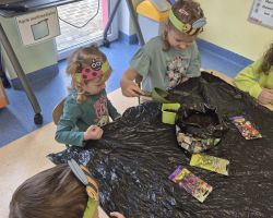 dzieci podczas pierwszego dnia wiosny