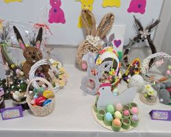 ozdoby i i stroiki na wielkanocnym kiermaszu