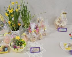 ozdoby i i stroiki na wielkanocnym kiermaszu