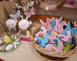 ozdoby i i stroiki na wielkanocnym kiermaszu