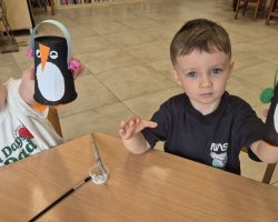 dzieci podczas zajęć bibliotecznych