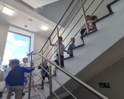 dzieci odwiedzajace Urząd Gminy Łysomice z okazji Dnia Samorządowca