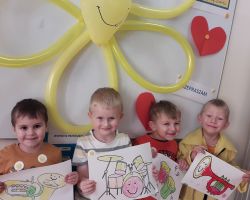 dzieci świętujące Dzień Życzliwości