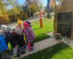 zdjęcia dzieci poczas akcji szkoła pamięta