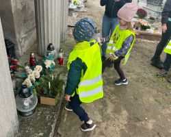 zdjęcia dzieci poczas akcji szkoła pamięta