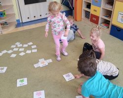 zdjęcia dzieci podczas europejskiego dnia języków obcych
