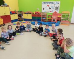 dzieci świętujące andrzejki