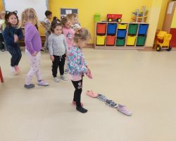 dzieci świętujące andrzejki