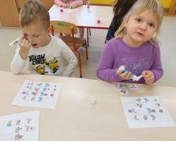 dzieci świętujące andrzejki