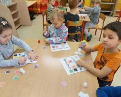 dzieci świętujące andrzejki