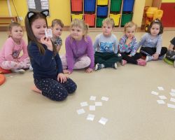 dzieci świętujące andrzejki