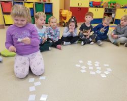 dzieci świętujące andrzejki