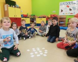 dzieci świętujące andrzejki