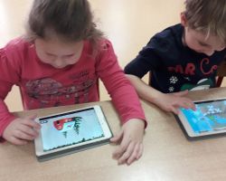 dzieci wykonujące zadania na tabletach