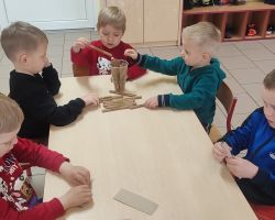 zdjęcia dzieci podczas dnia ziemi