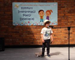 zdjęcia dzieci i organizatorów z konkursu interepretacji poezji dziecięcej