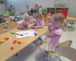 zajęcia edukacyjne w grupie krasnali