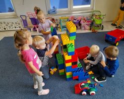 zajęcia edukacyjne w grupie krasnali