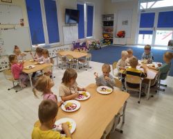 zajęcia edukacyjne w grupie krasnali