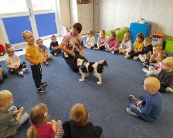 zajęcia edukacyjne w grupie krasnali