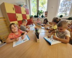 zdjęcia powrotu dzieci do przedszkola